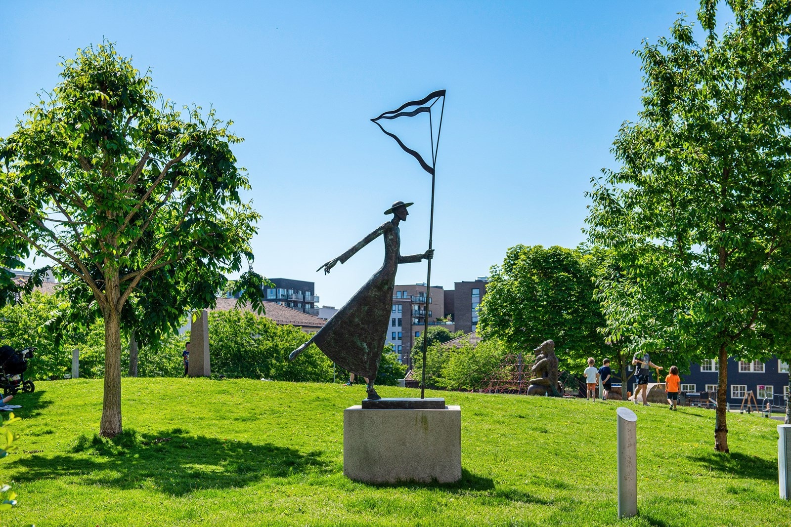 Det er flere flotte grøntområder og parker i nærheten, som Peer Gynt parken. Galleribilde