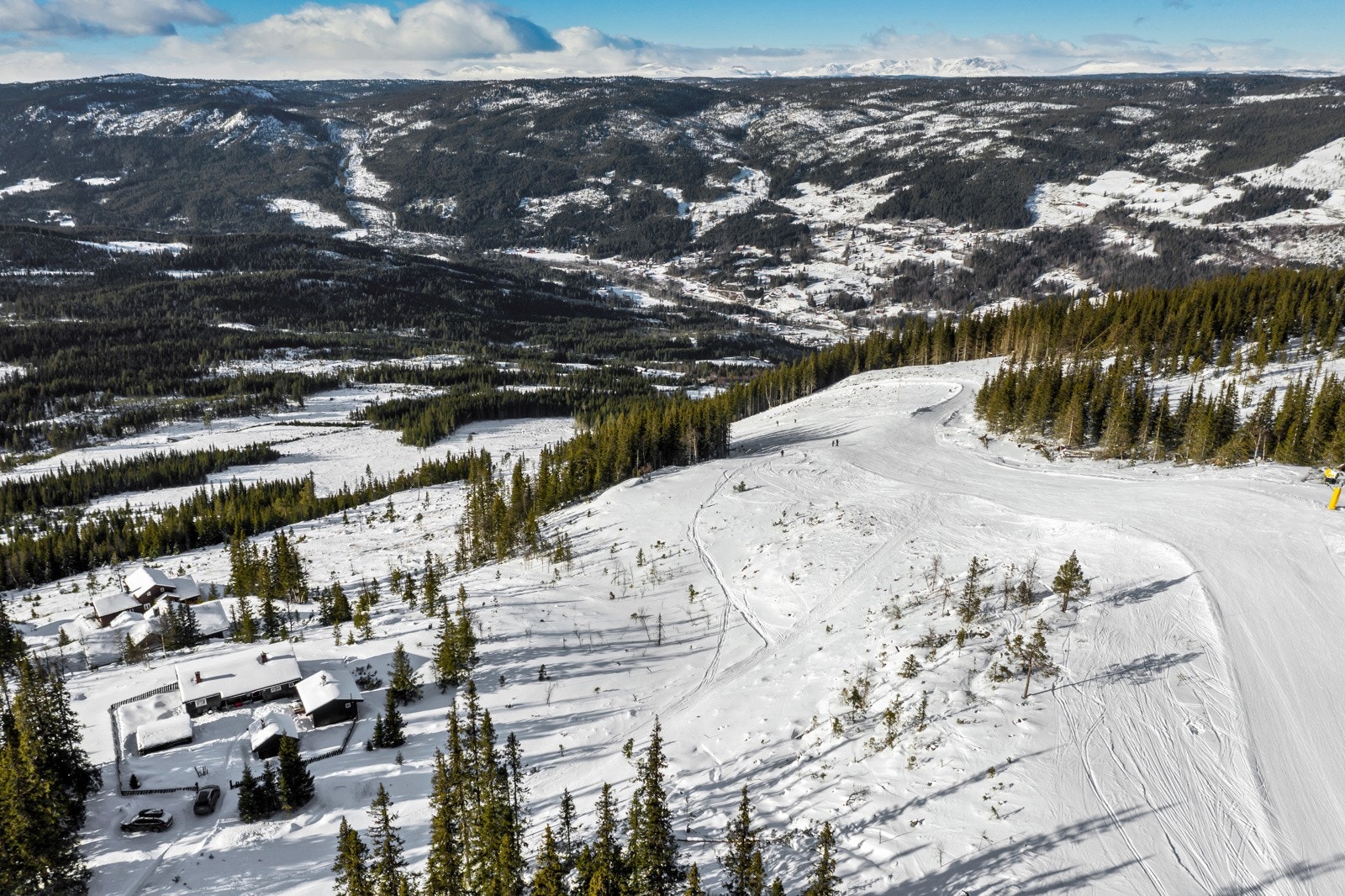 910moh med panoramautsikt mot Hemsedalsfjellene, Reineskaret og helt inn mot Jotunheimen Galleribilde