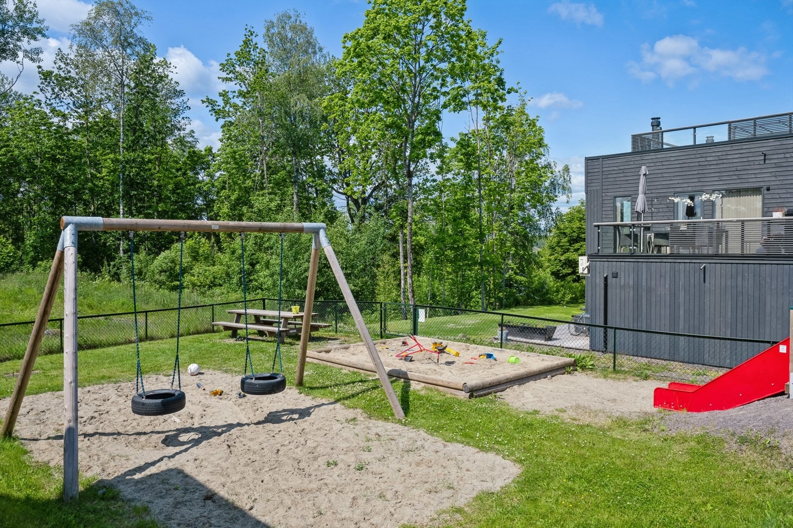 Lekeplass for barna Galleribilde