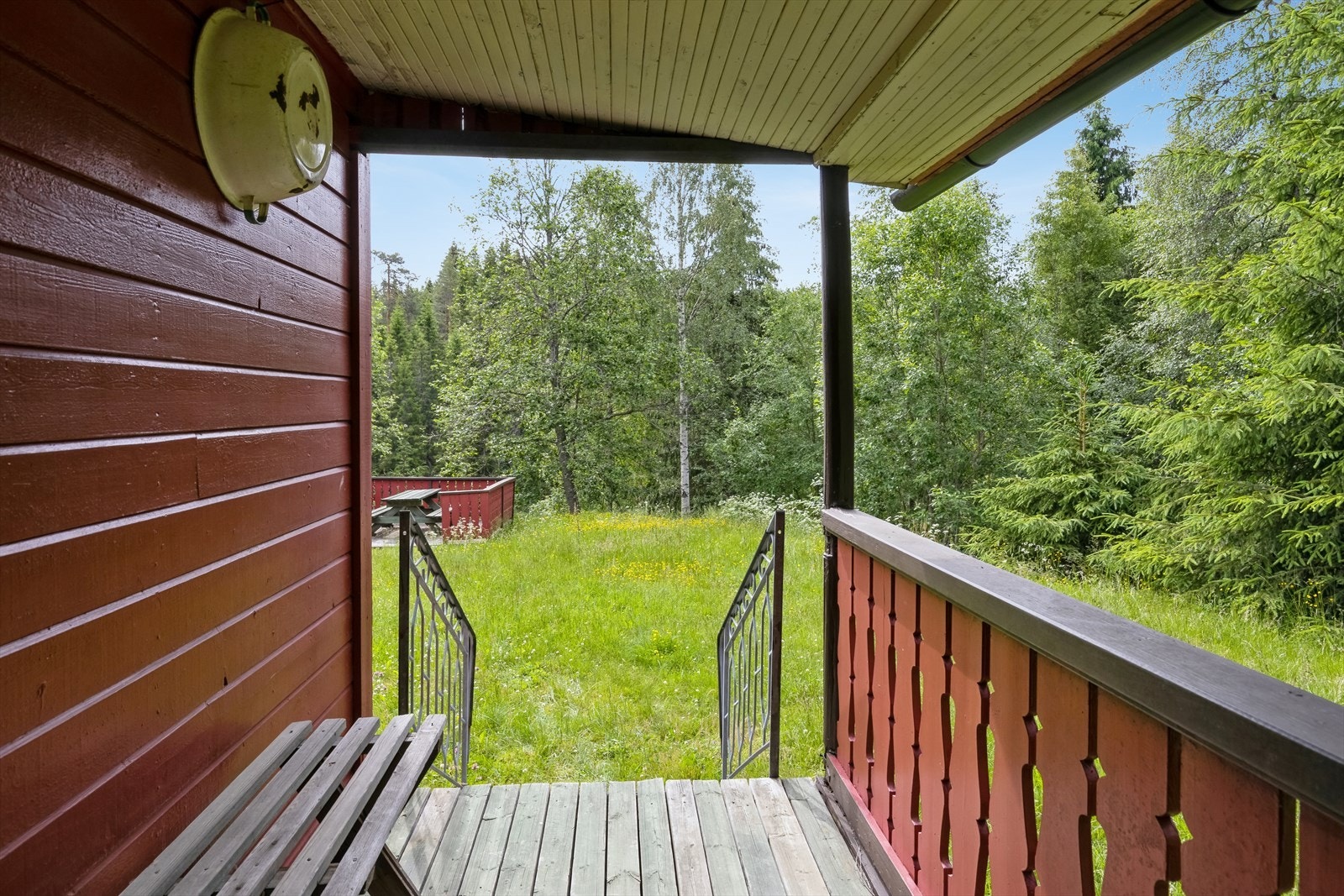 Overbygget inngangsparti på hovedhytta Galleribilde