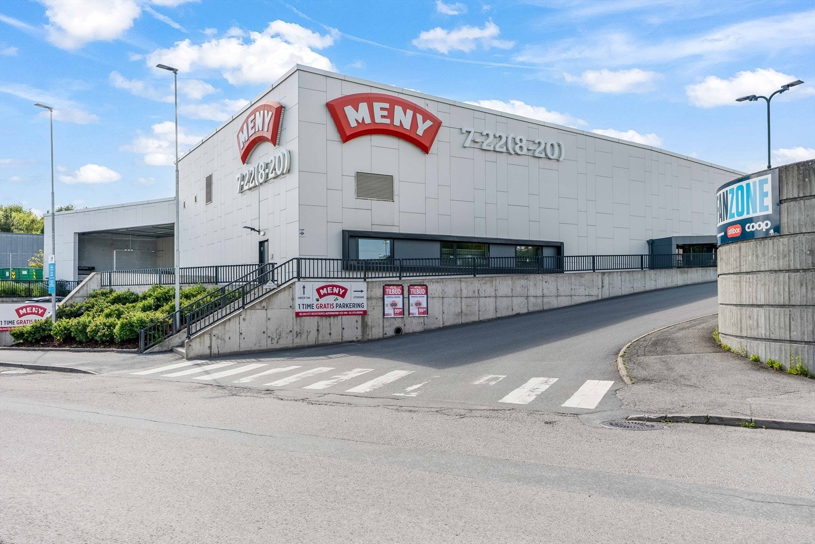 Meny ligger rett ved boligen, så vel som Rema 1000 Galleribilde