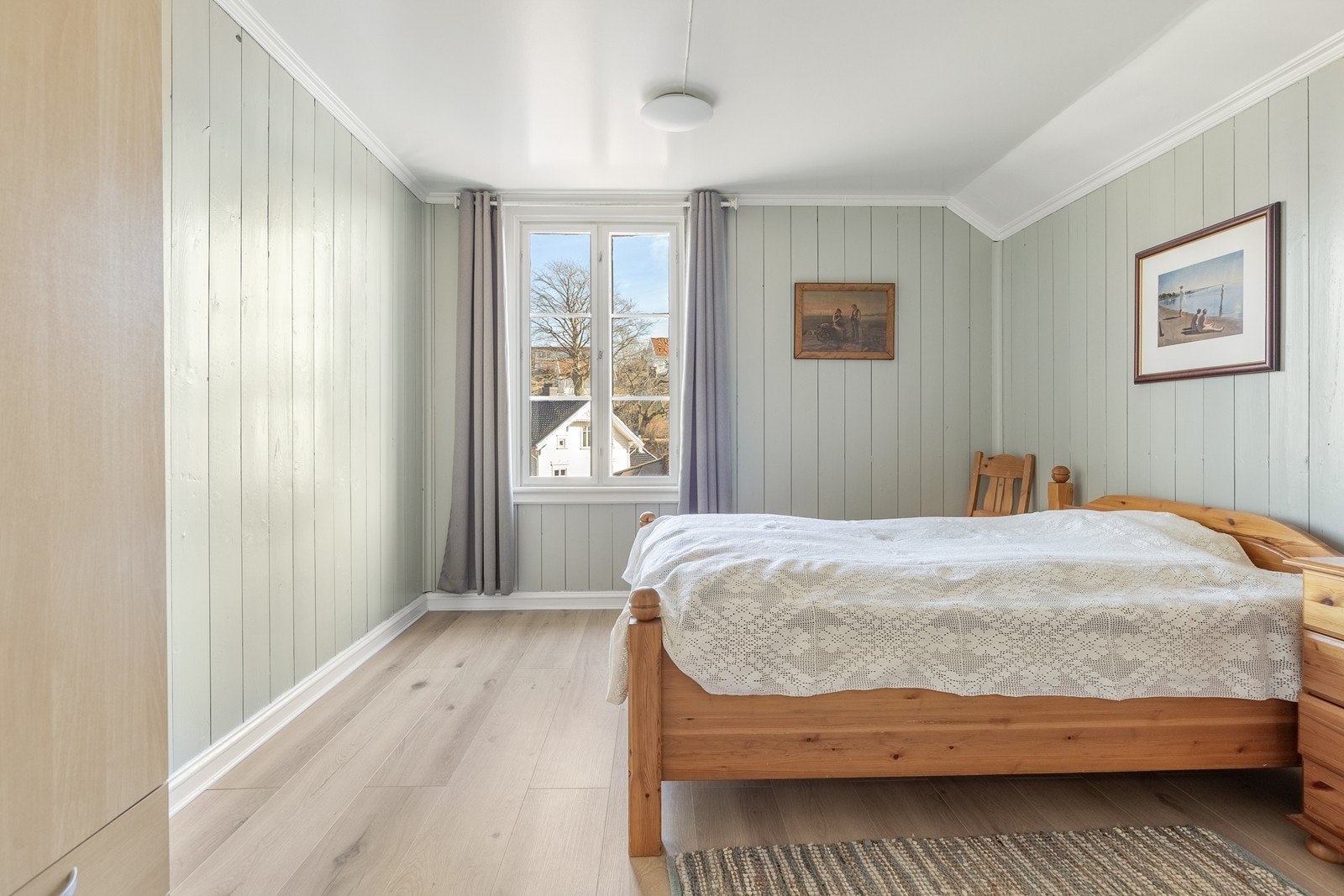 Soverom 2 er et lyst og luftig soverom ved siden av badet i 2. etg. Galleribilde