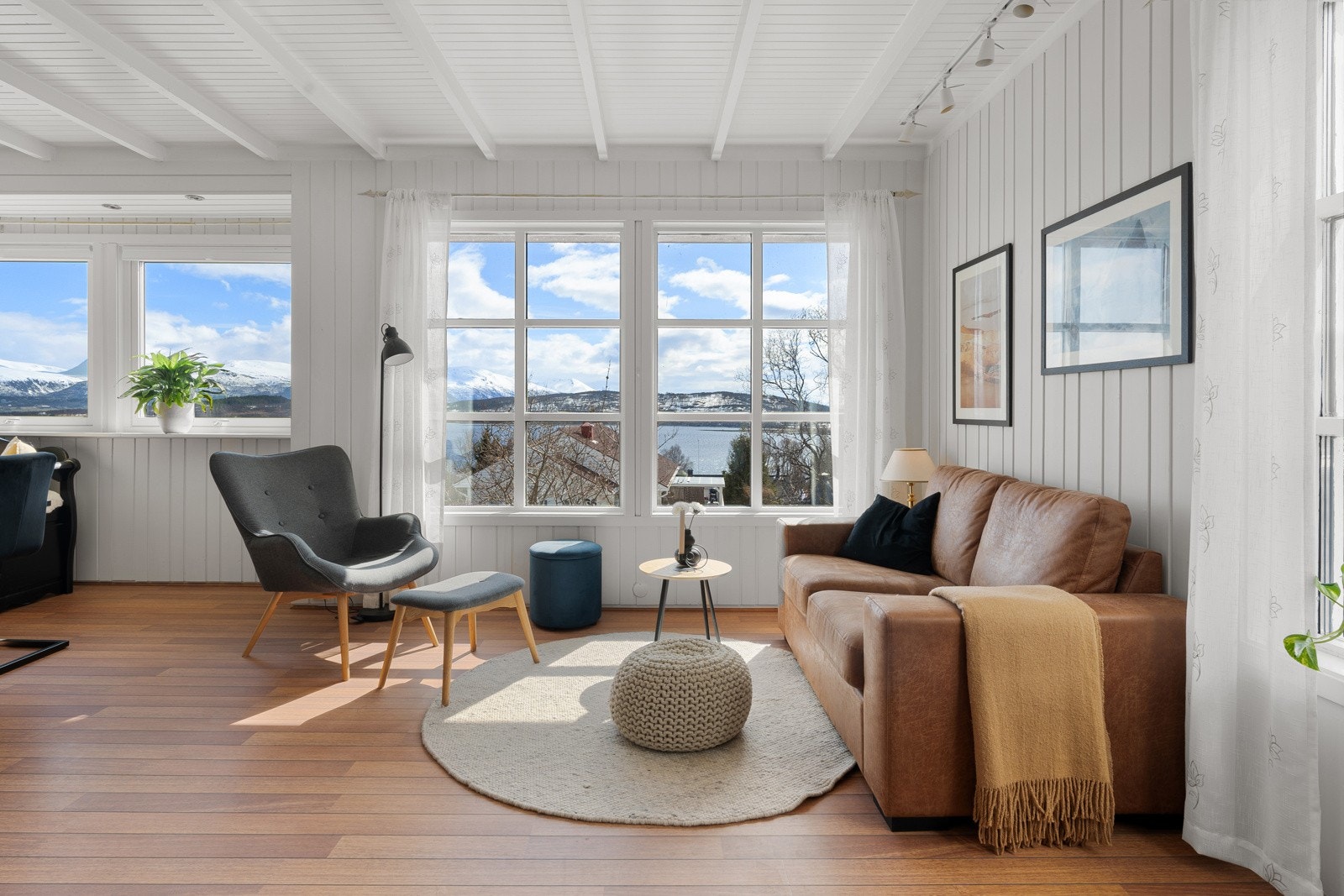 God plass for sofa, lenestol og loungemøbler. Galleribilde