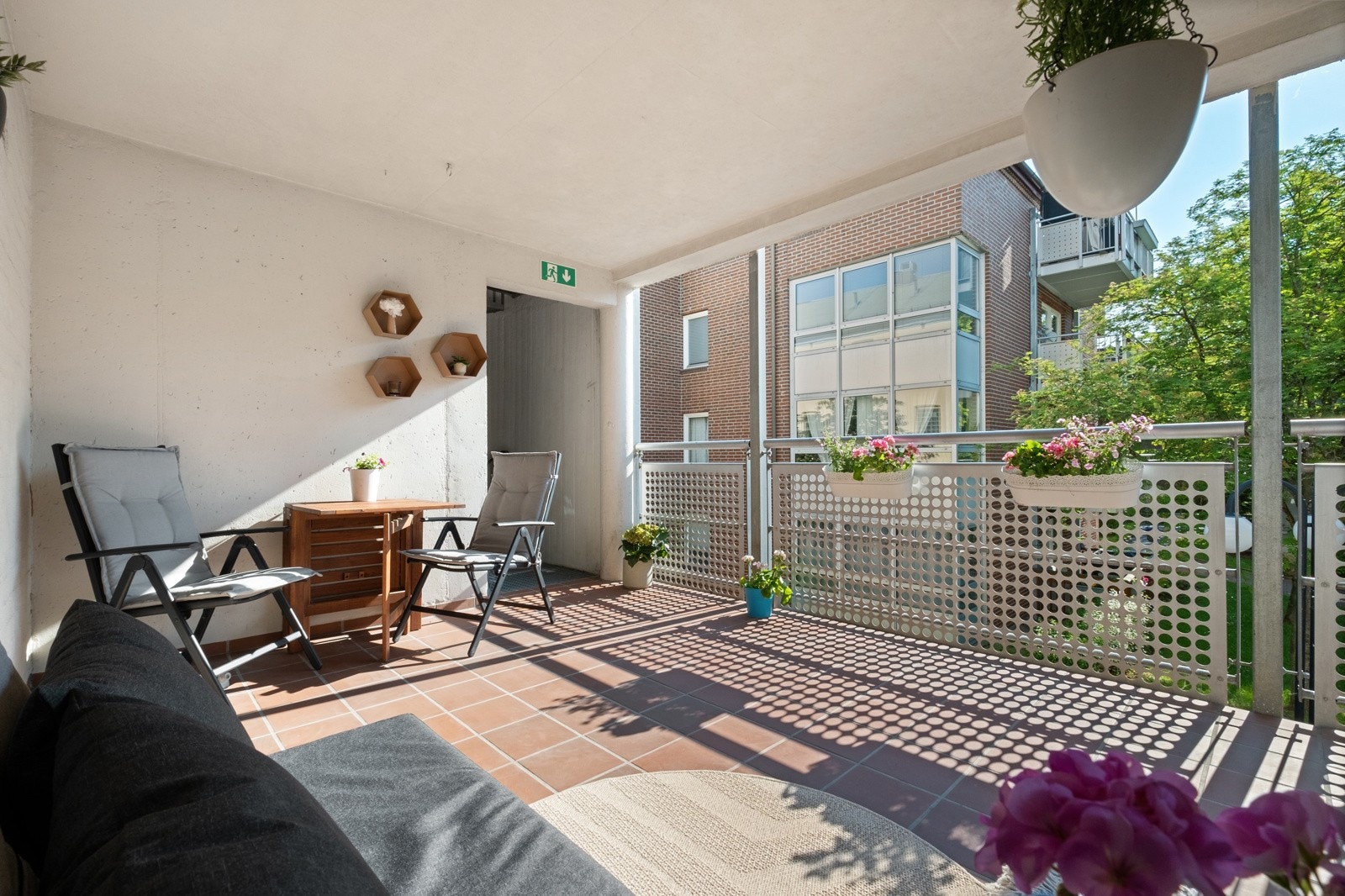 Utenfor boligen, som ligger i enden av bygget, er det en svalgang hvor det kan etableres uteplass Galleribilde