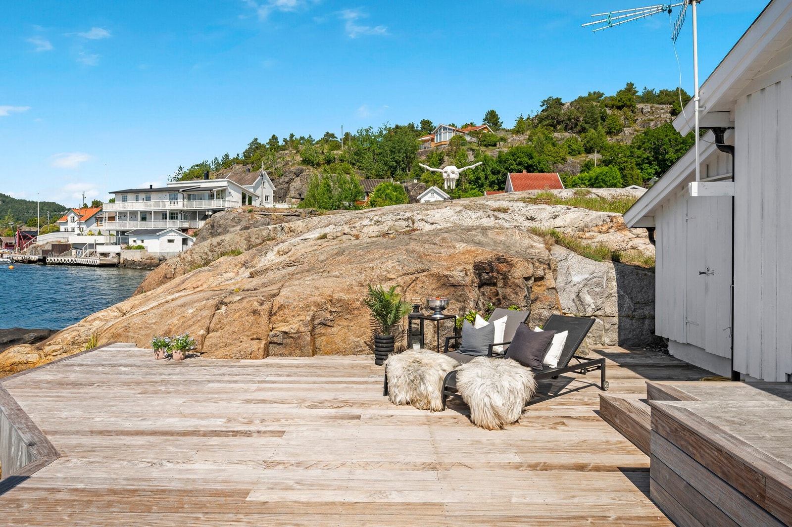 Stor terrasse med plass til sosiale begivenheter. Galleribilde
