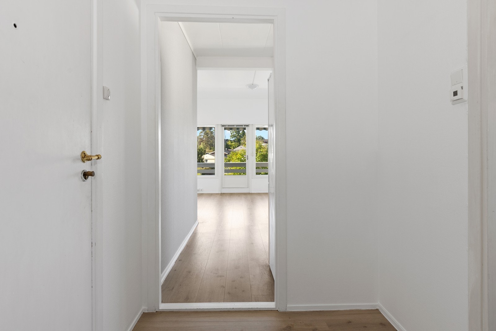 Leiligheten ligger i 2. etasje og har entré, ett soverom, bad, stue/kjøkken med utgang Galleribilde