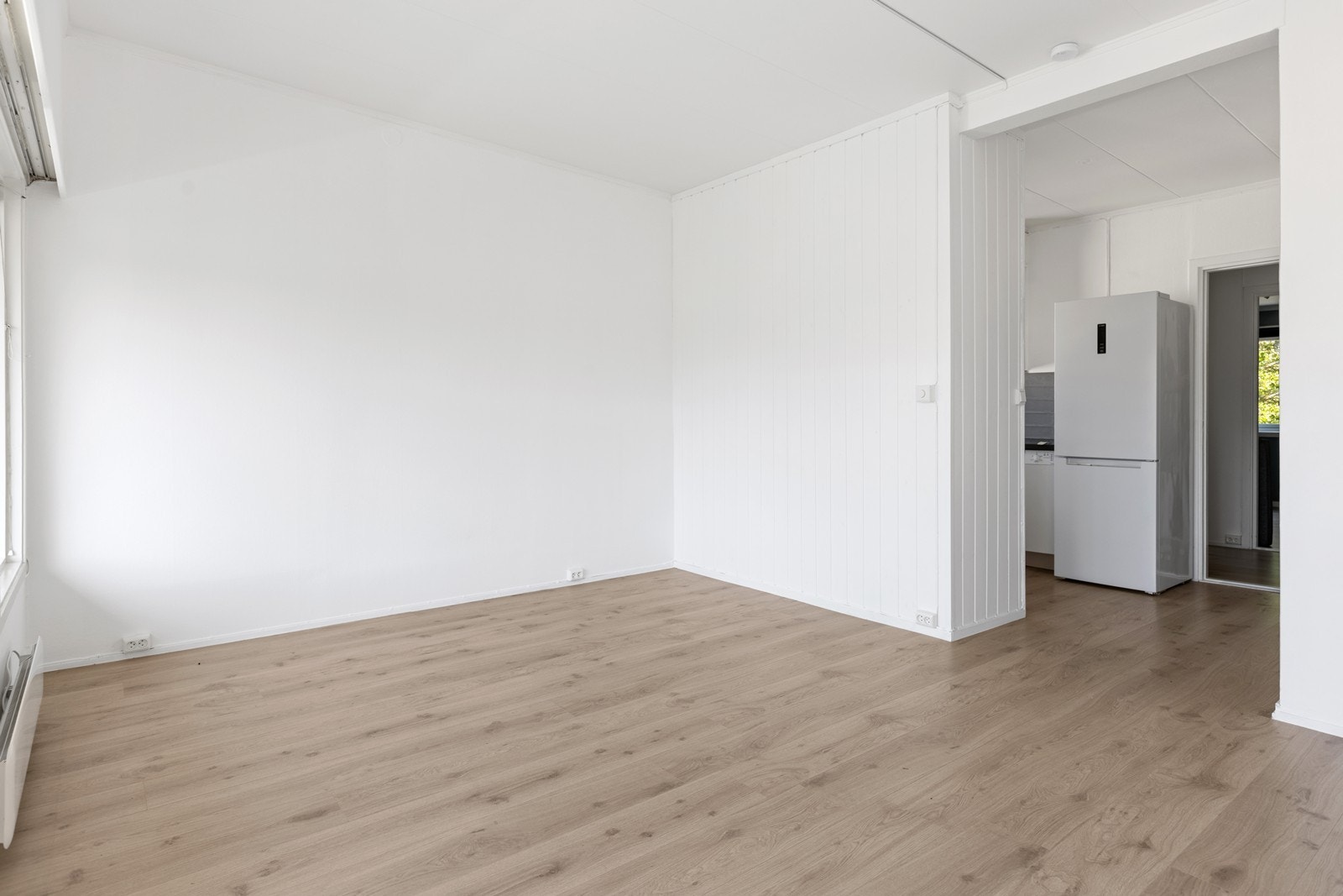Laminat på gulv i stue og kjøkken Galleribilde