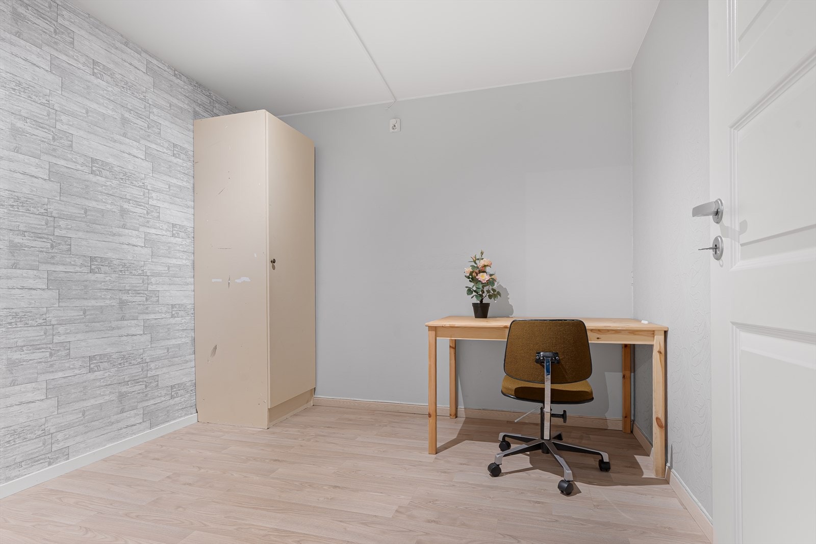 Innredet rom benyttes som kontor. Galleribilde