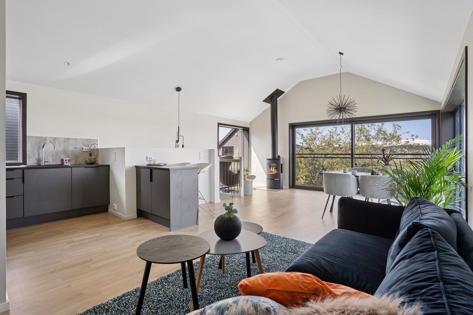 Mange møbleringsmuligheter. En bolig man lett blir glad i. Galleribilde