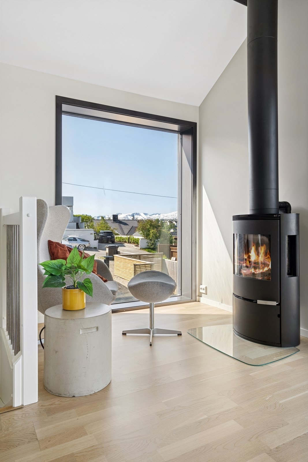 Vedfyring i stuen. Galleribilde