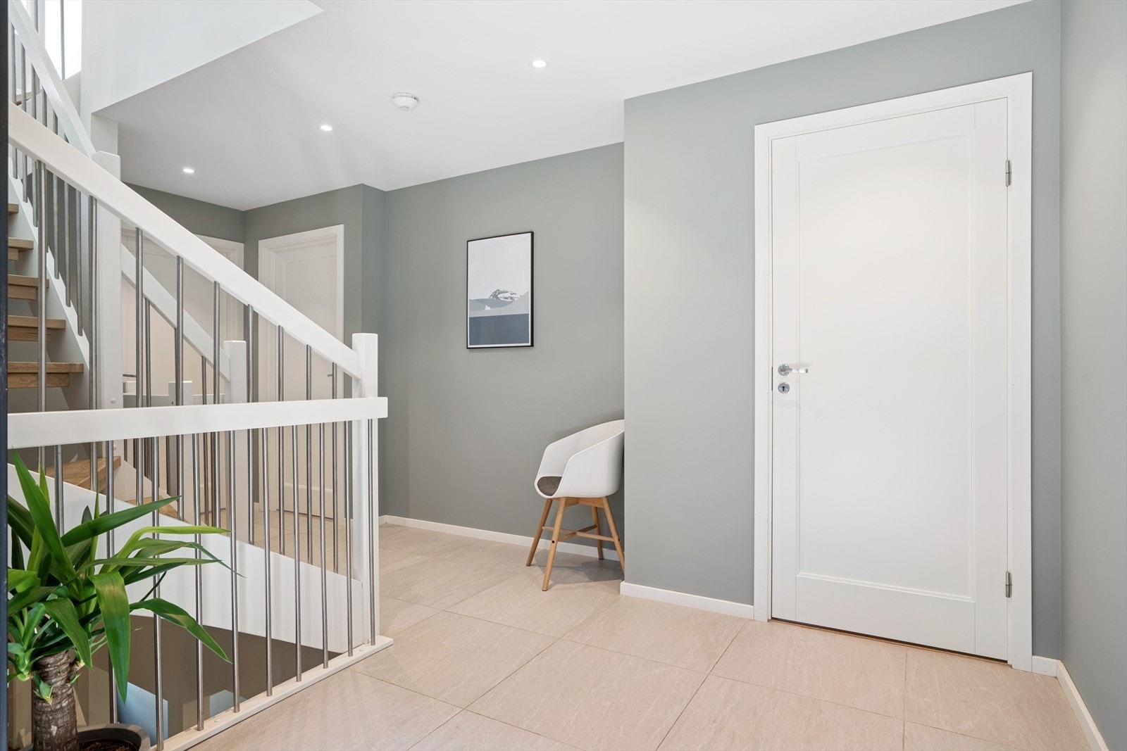 Velkommen inn. Boligen strekker seg over 3 plan. Galleribilde