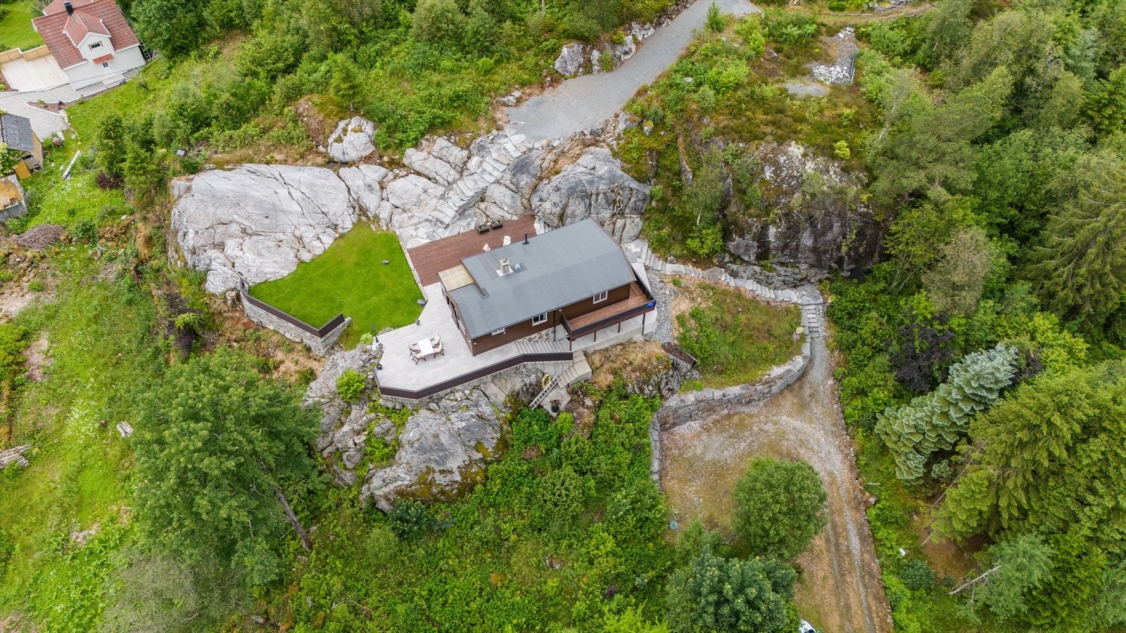 I nærområdet har en rikelig med turmuligheter og nærhet til sjø for maritime opplevelser! Galleribilde