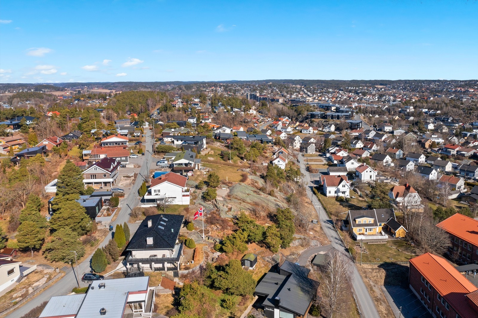Dagligvarehandelen er lett tilgjengelig med flere butikker i nærheten Galleribilde