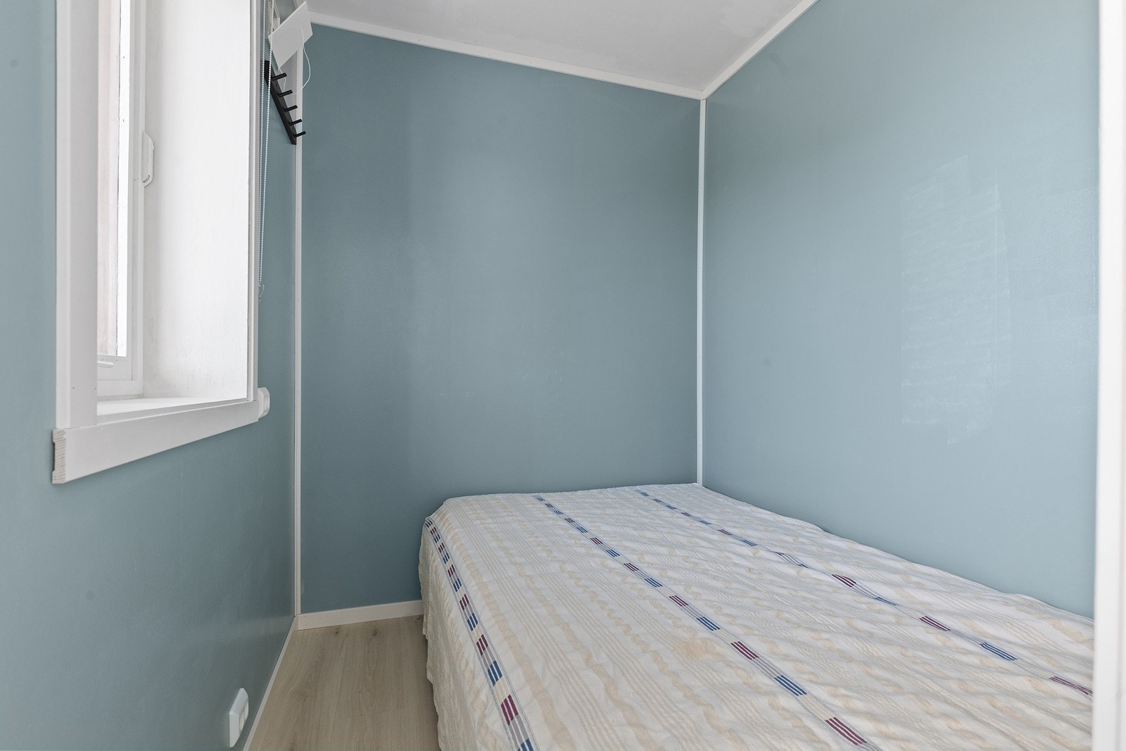 Lite soverom i hybel i underetasjen Galleribilde