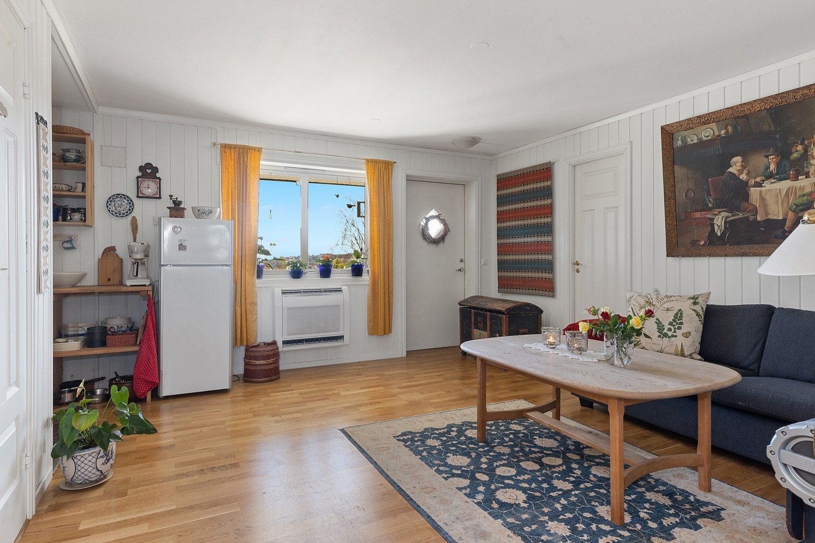 Det er montert luft/luft varmepumper i hovedetasje og i leilighet i underetasje i 2024 Galleribilde