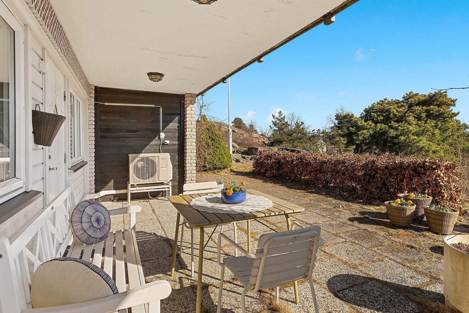 Eiendommen har flere, hyggelige uteplasser Galleribilde