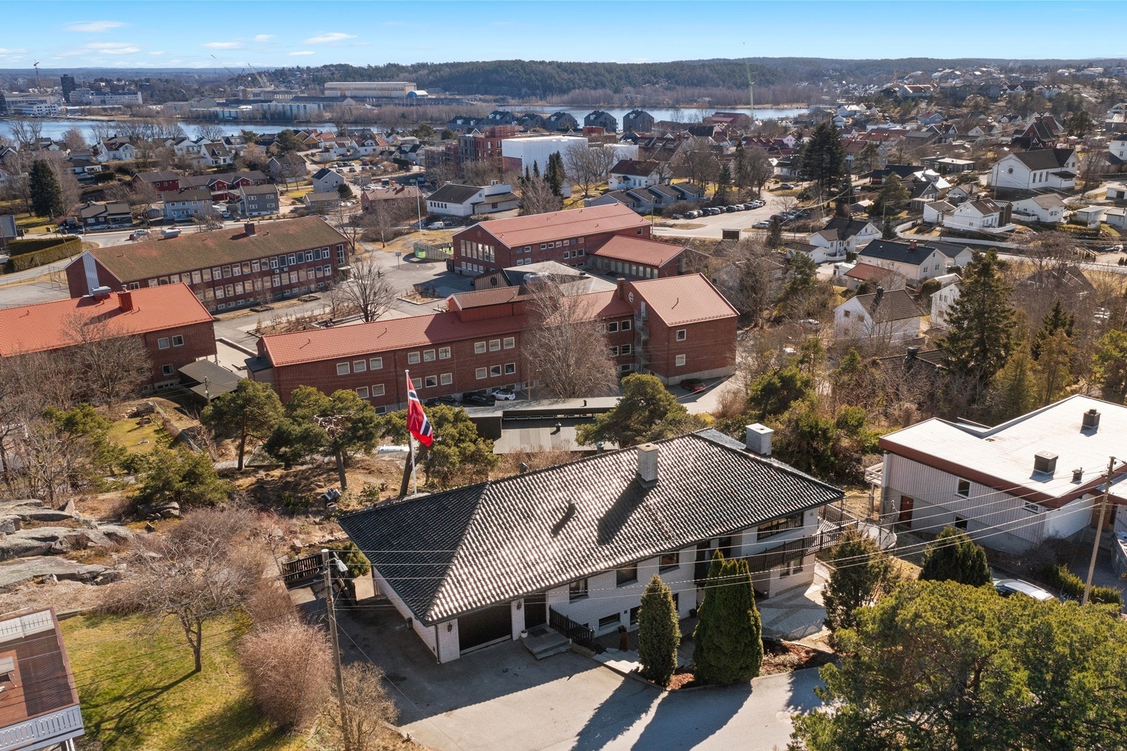For barnefamilier er det flere skoler og barnehager i området, noe som gjør det praktisk for hverdagslogistikken Galleribilde