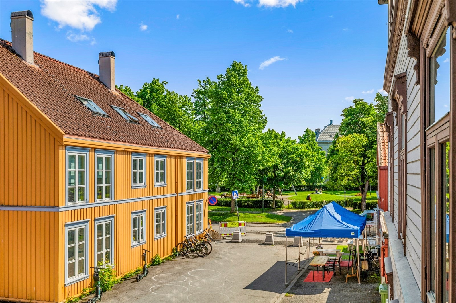 Fin utsikt fra 2.etasje mot den flotte Ilaparken. Galleribilde