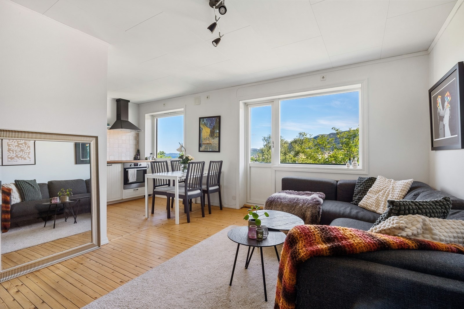 Stue/kjøkken Galleribilde