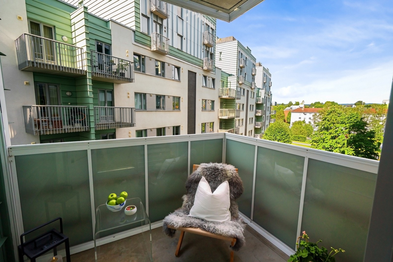 En lys og attraktiv 2-roms med sydvestvendt balkong og svært sentral beliggenhet. Galleribilde