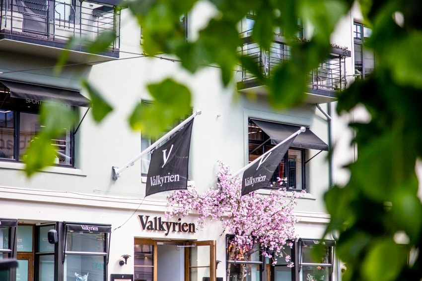 Nye Valkyrien senter, som åpnet i 2020, ligger like ved og har over 6500 kvadratmeter med moderne butikker og serveringssteder. Galleribilde