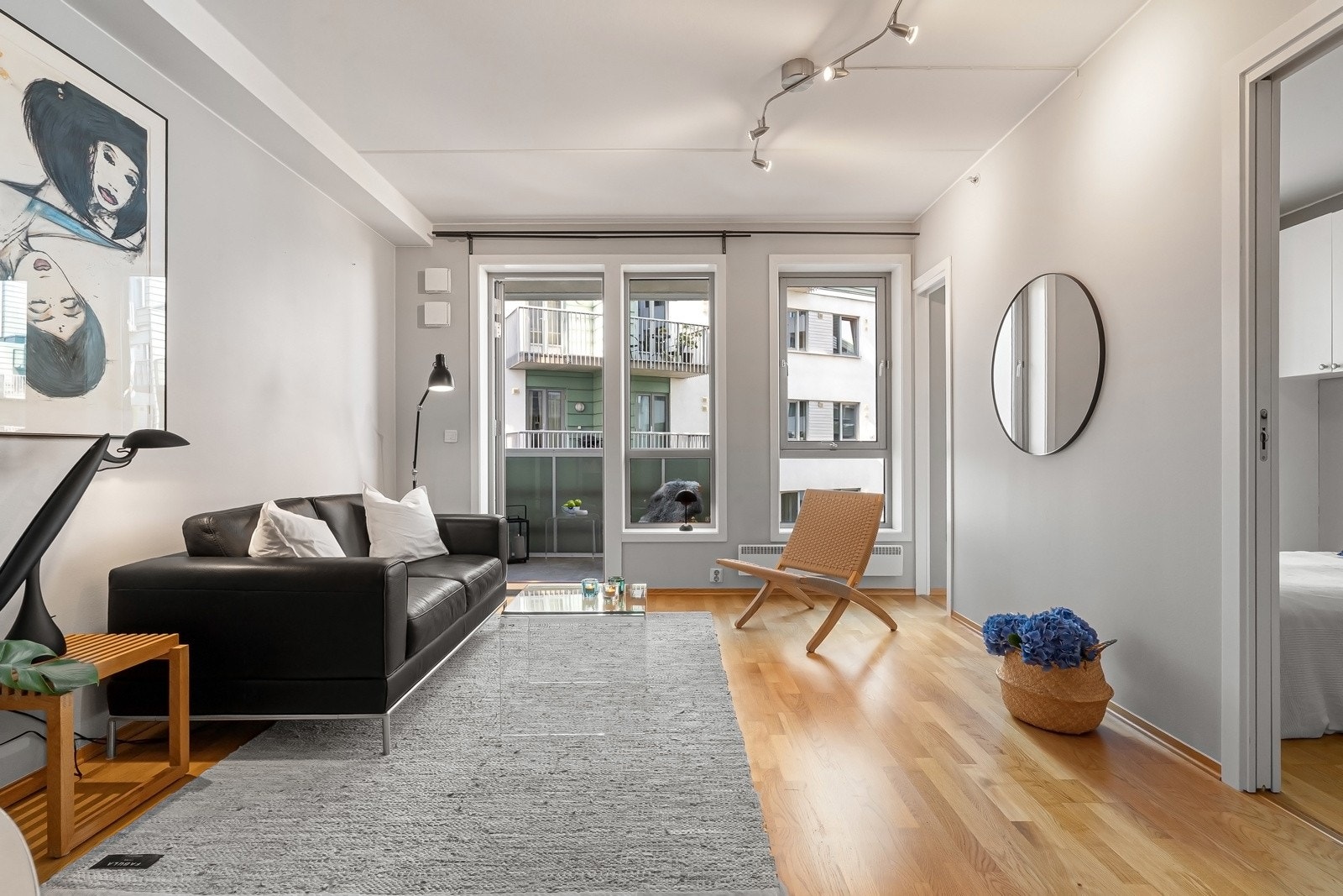 Fra stuen er det utgang til en sydvestvendt balkong på ca. 4 kvm. Galleribilde