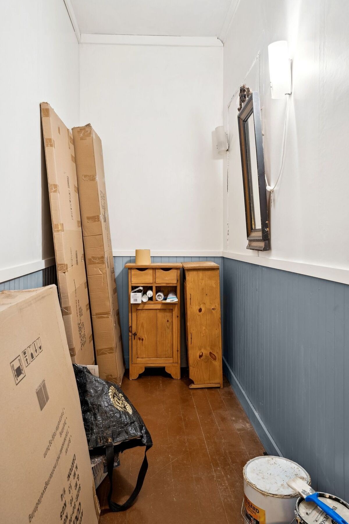 Påbegynt bad i 1.etasje. Malt med baderomsmaling. Galleribilde