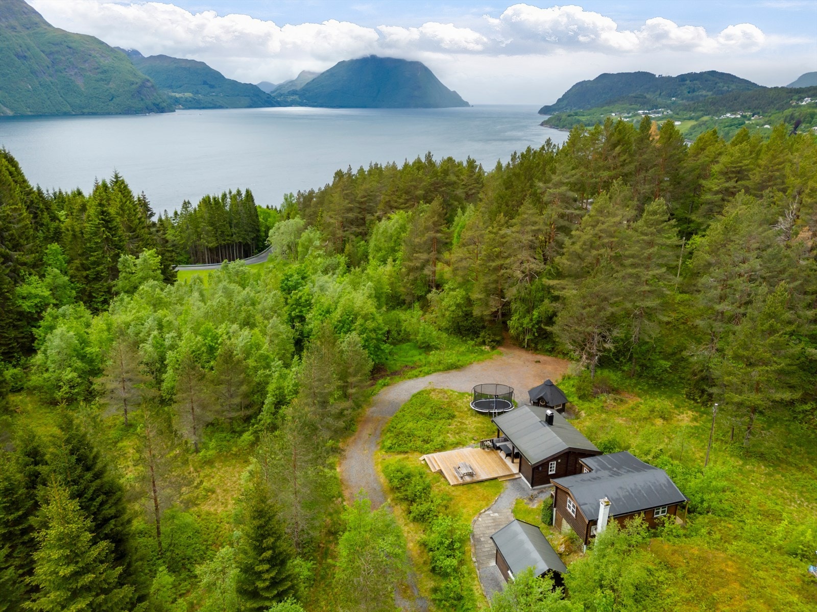 Grimsmyrvegen 105 presenteres ved eiendomsmegler MNEF Terje Hoel, Notar Galleribilde