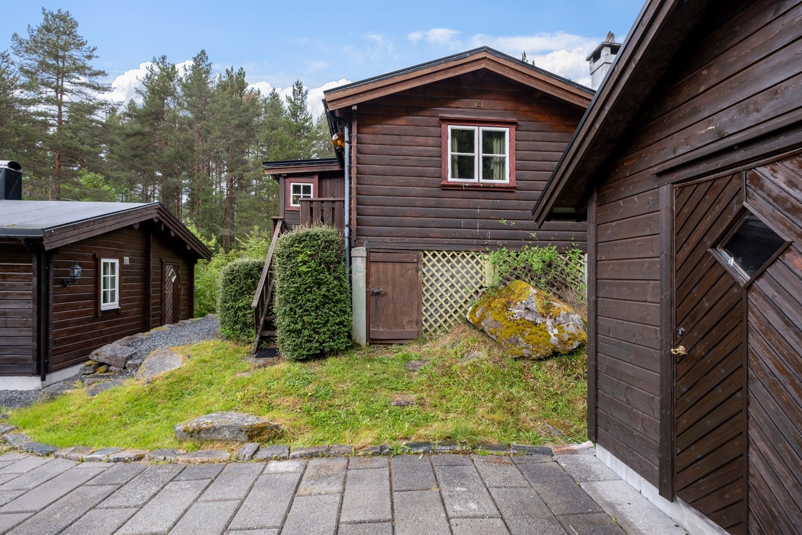 Platt ved uteboden Galleribilde