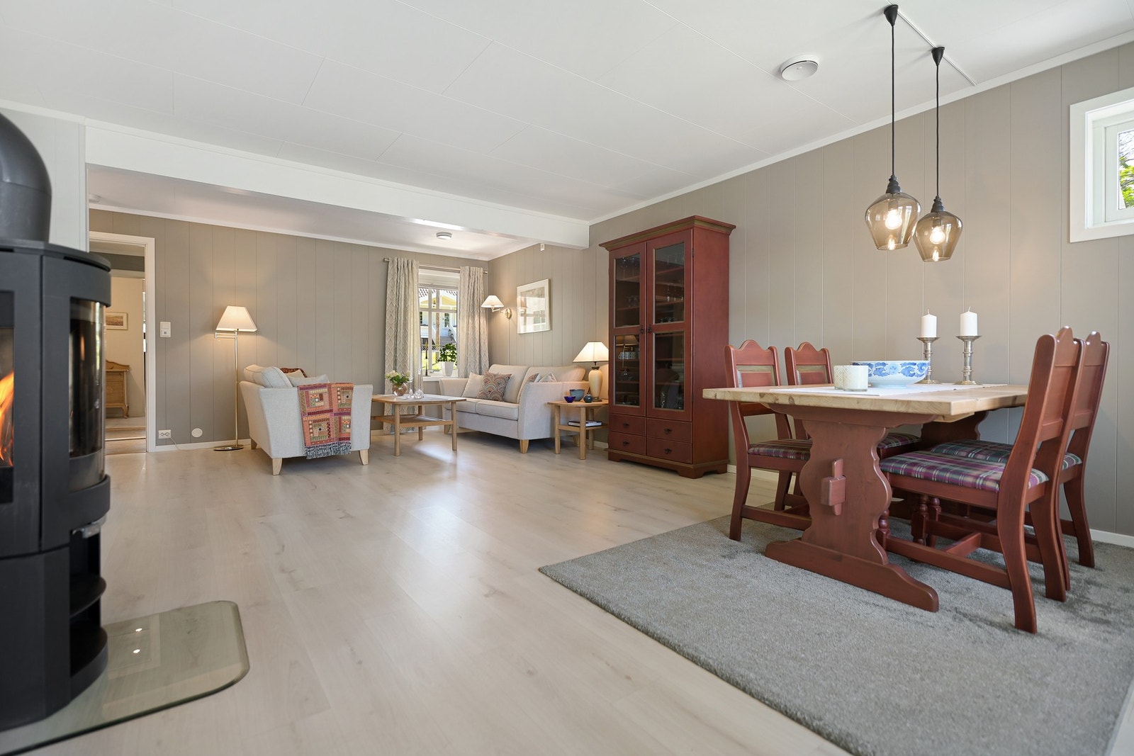 En lun og moderne stue. Galleribilde