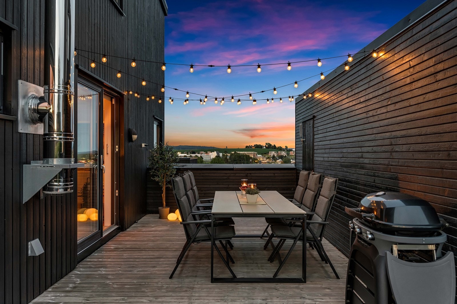 Fra terrassen er det tilgang til en utebod på 4 m². Galleribilde