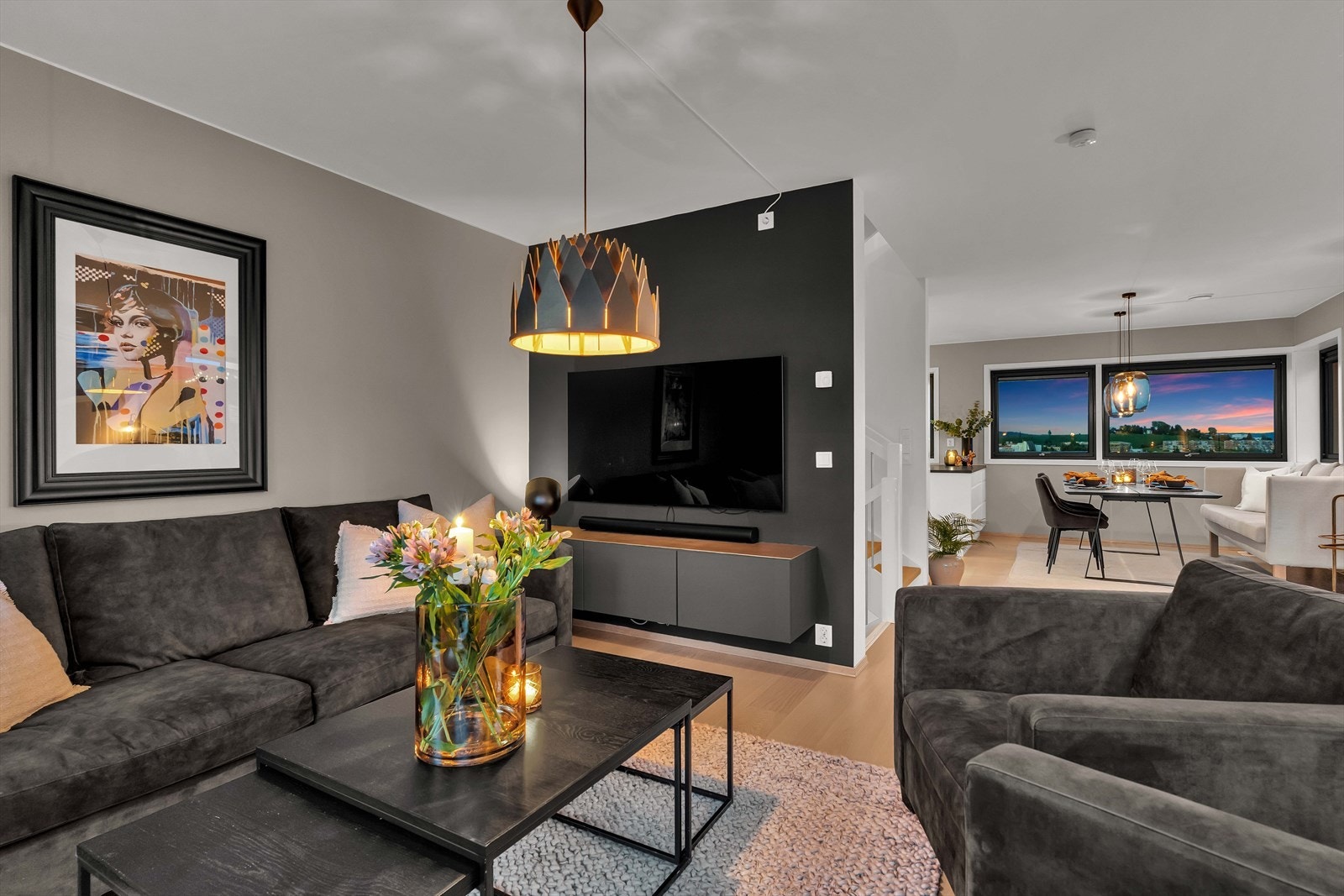 Her får du moderne løsninger med balansert ventilasjonsanlegg for et sunt inneklima og vannbåren varme i alle gulv. Galleribilde