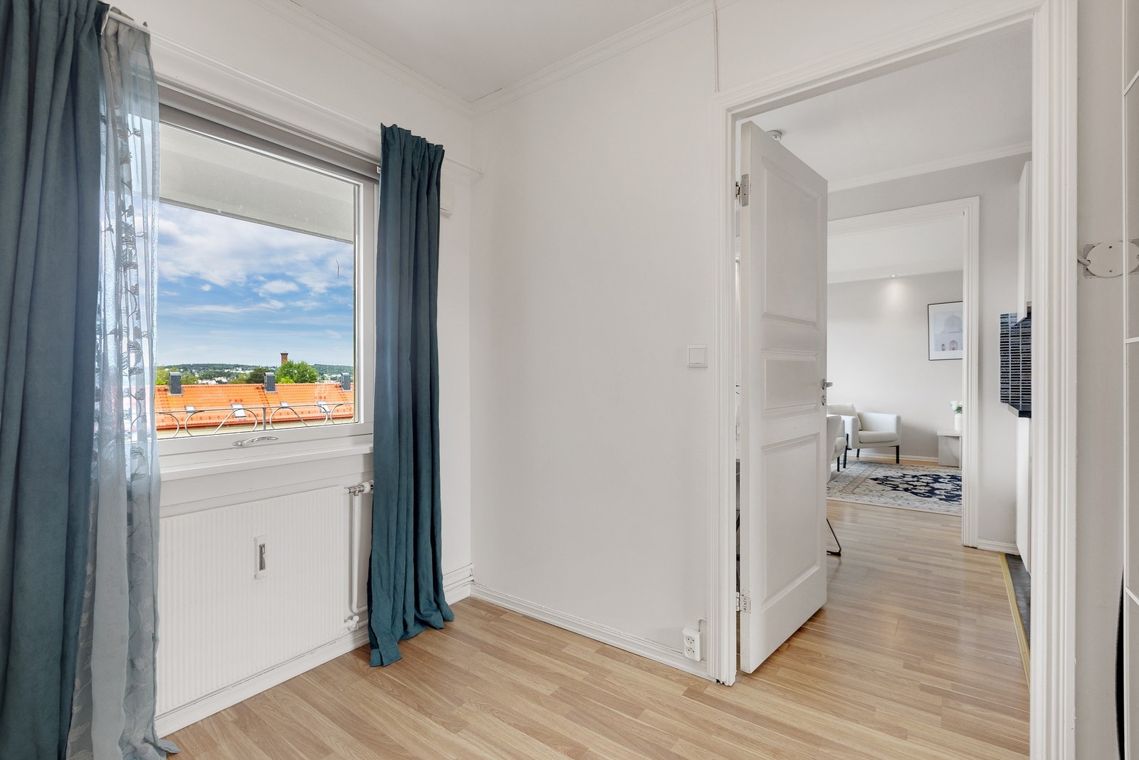 I tilknytning til kjøkkenet er det et soverom som er av god størrelse. Galleribilde