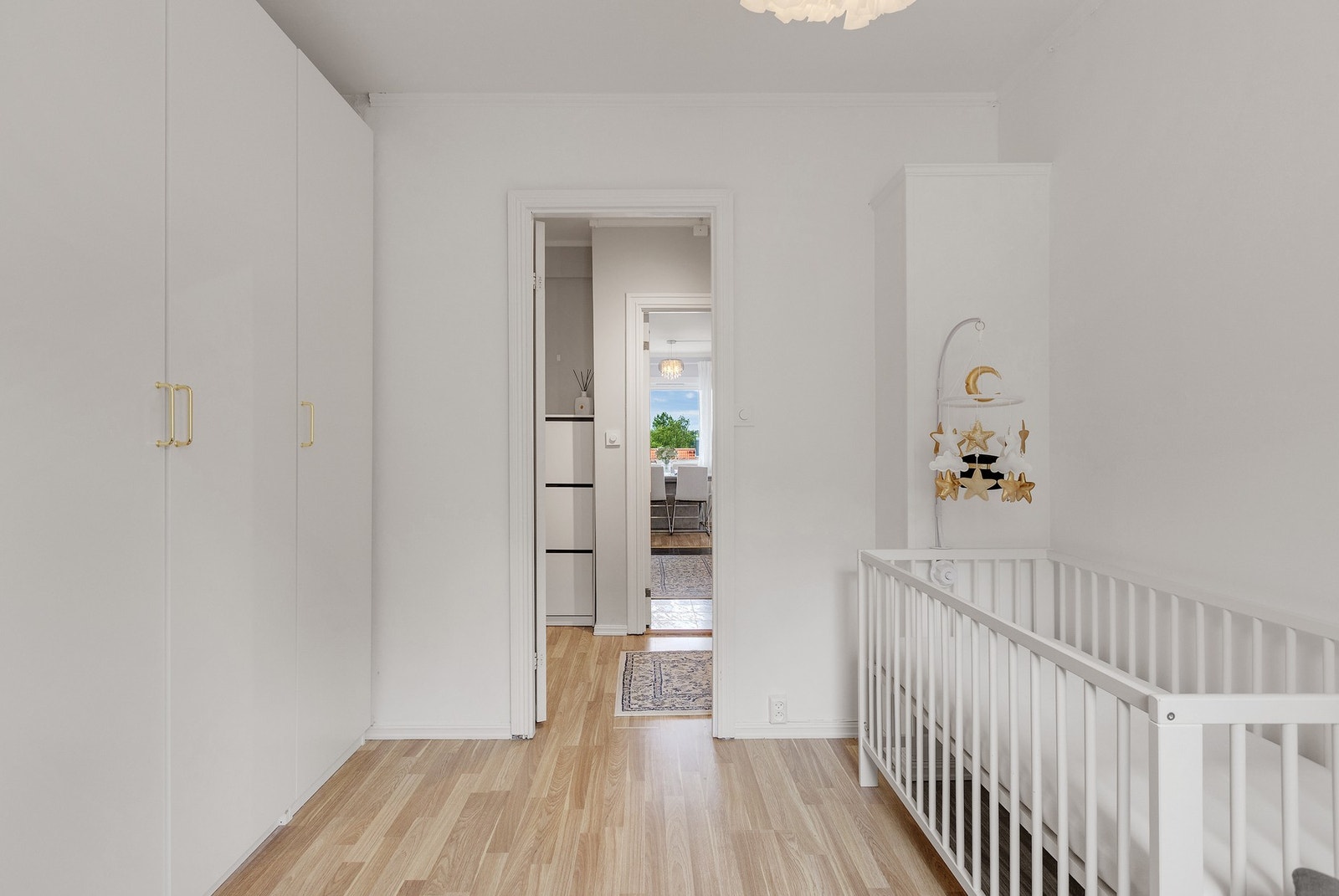 God plass til seng og ønsket møblement. Galleribilde