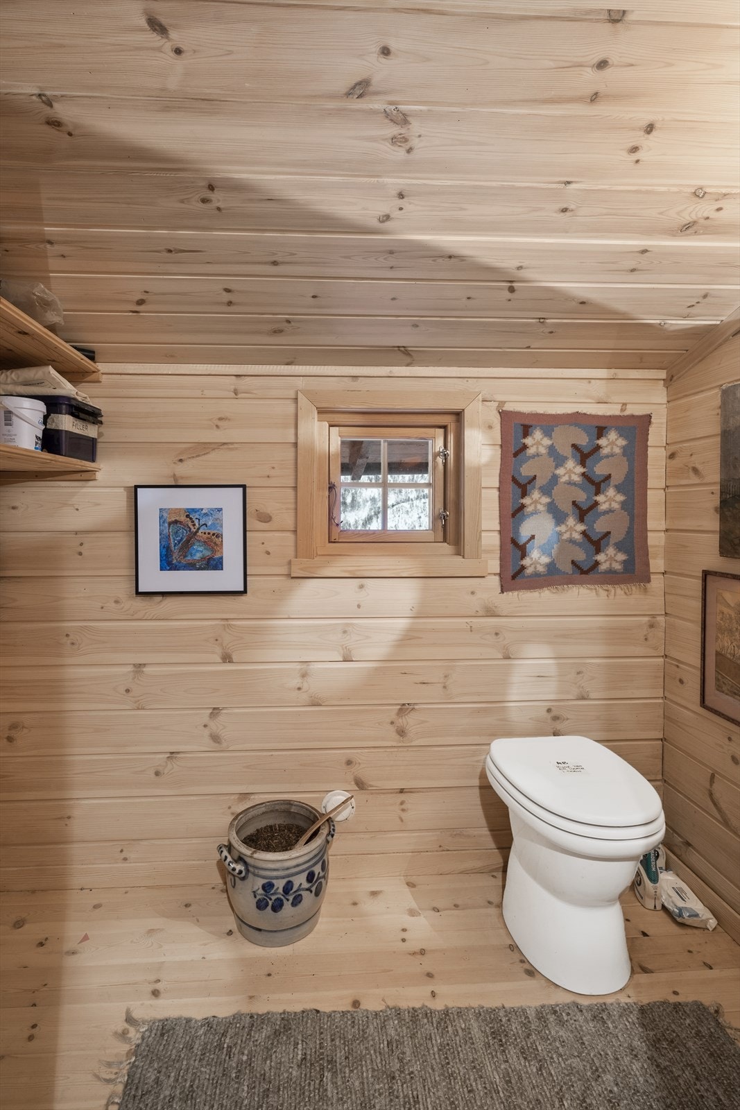 Toalettrom med snurredo Galleribilde