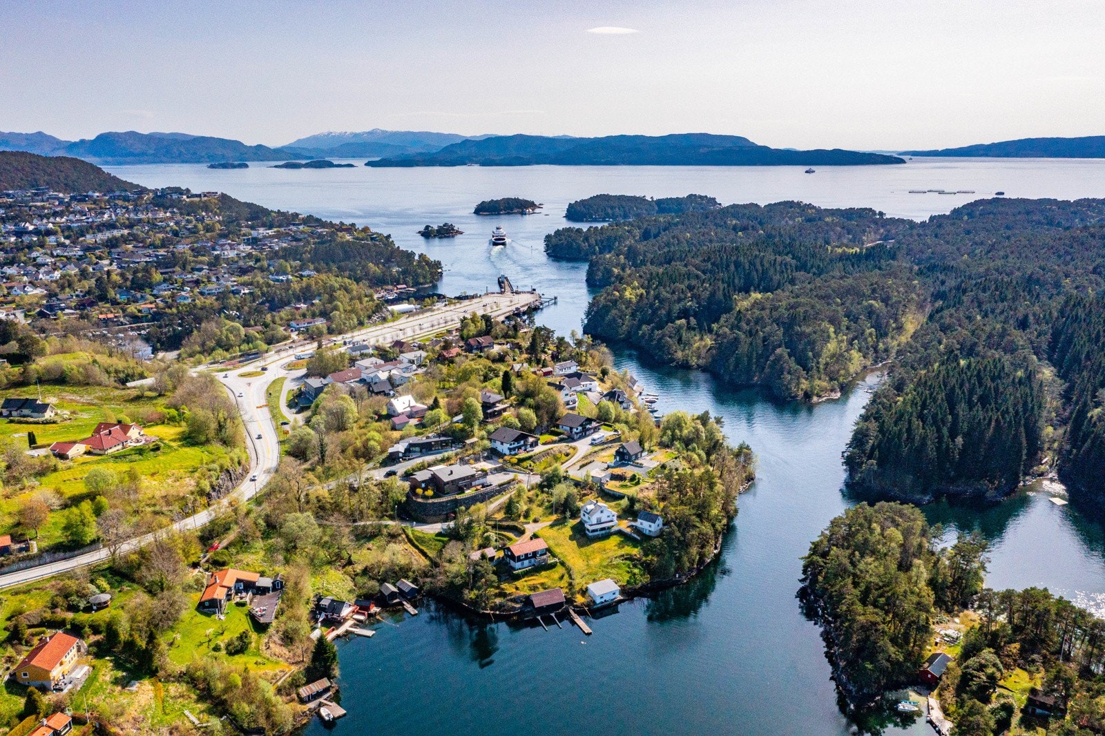 Naustet er et svært godt utgangspunkt for båtliv med umiddelbar tilgang på nydelig skjærgård og kort vei til dyp fjord Galleribilde