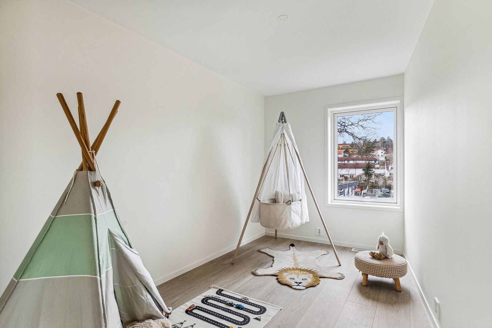 Flott og lyst rom - perfekt som barnerom eller gjesterom. Galleribilde