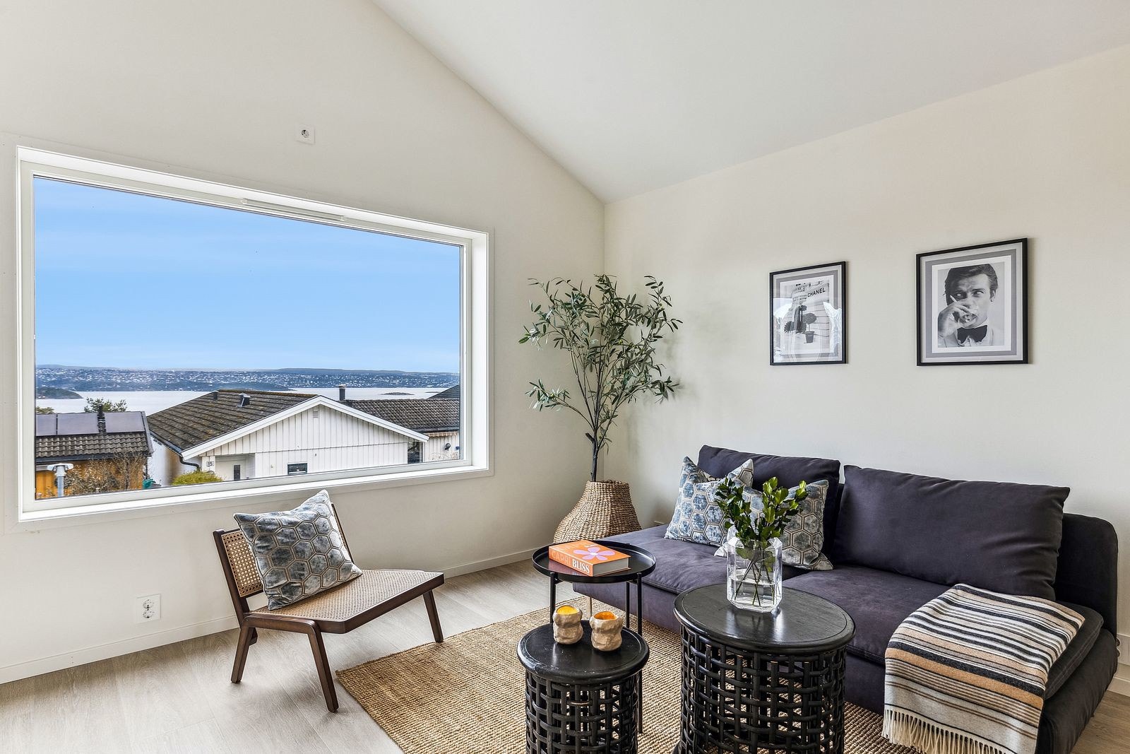 Enebolig med nydelig beliggenhet sentralt på Nesoddtangen Galleribilde