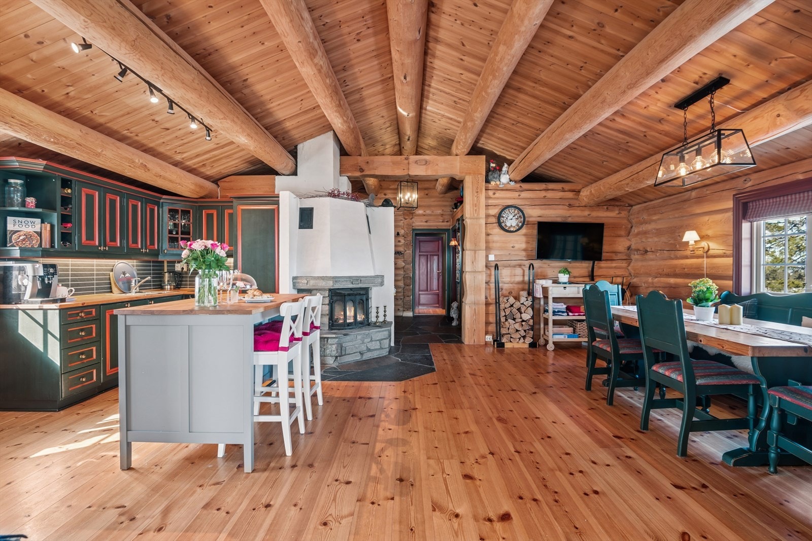 Kjøkkenet har en svært god størrelse. Galleribilde