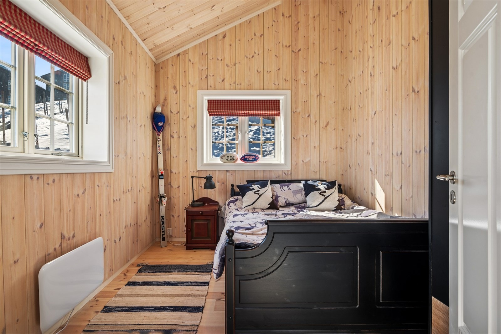 Her er det rikelig med sengeplasser, så du trygt kan invitere storfamilien eller andre gjester til hyttetur. Galleribilde