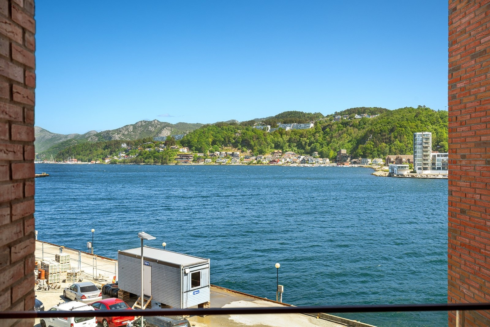 Hver bolig er designet med fokus på optimal utsikt, lysinnslipp og skjerming. Galleribilde