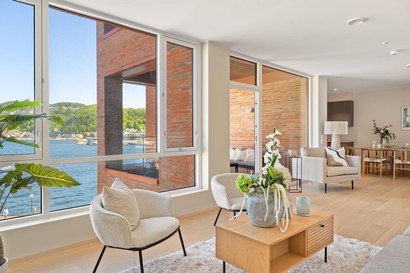 Flott utsikt over Gandsfjorden. Galleribilde