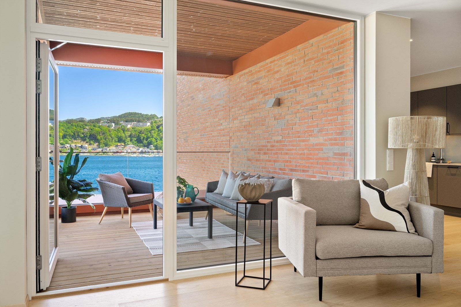 Leiligheten ligger i byggets 4. etasje og har en gjennomgående høy standard. Galleribilde