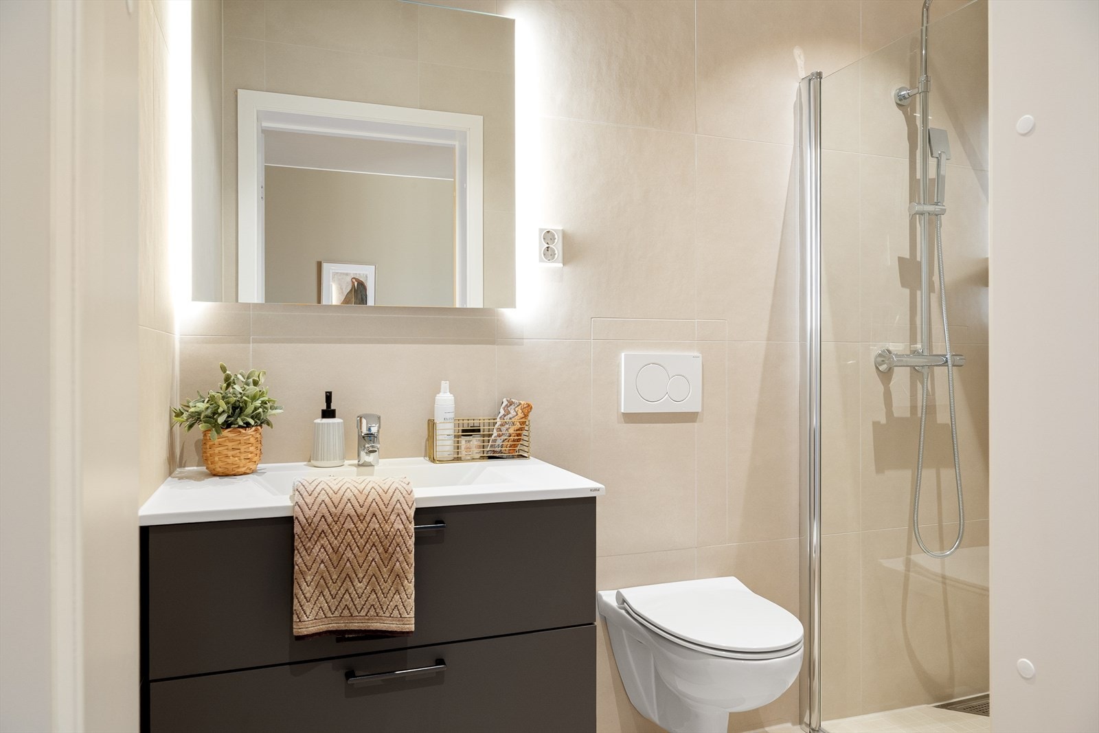 Leilighetens andre baderom er i samme utførelse som det første baderommet. Galleribilde