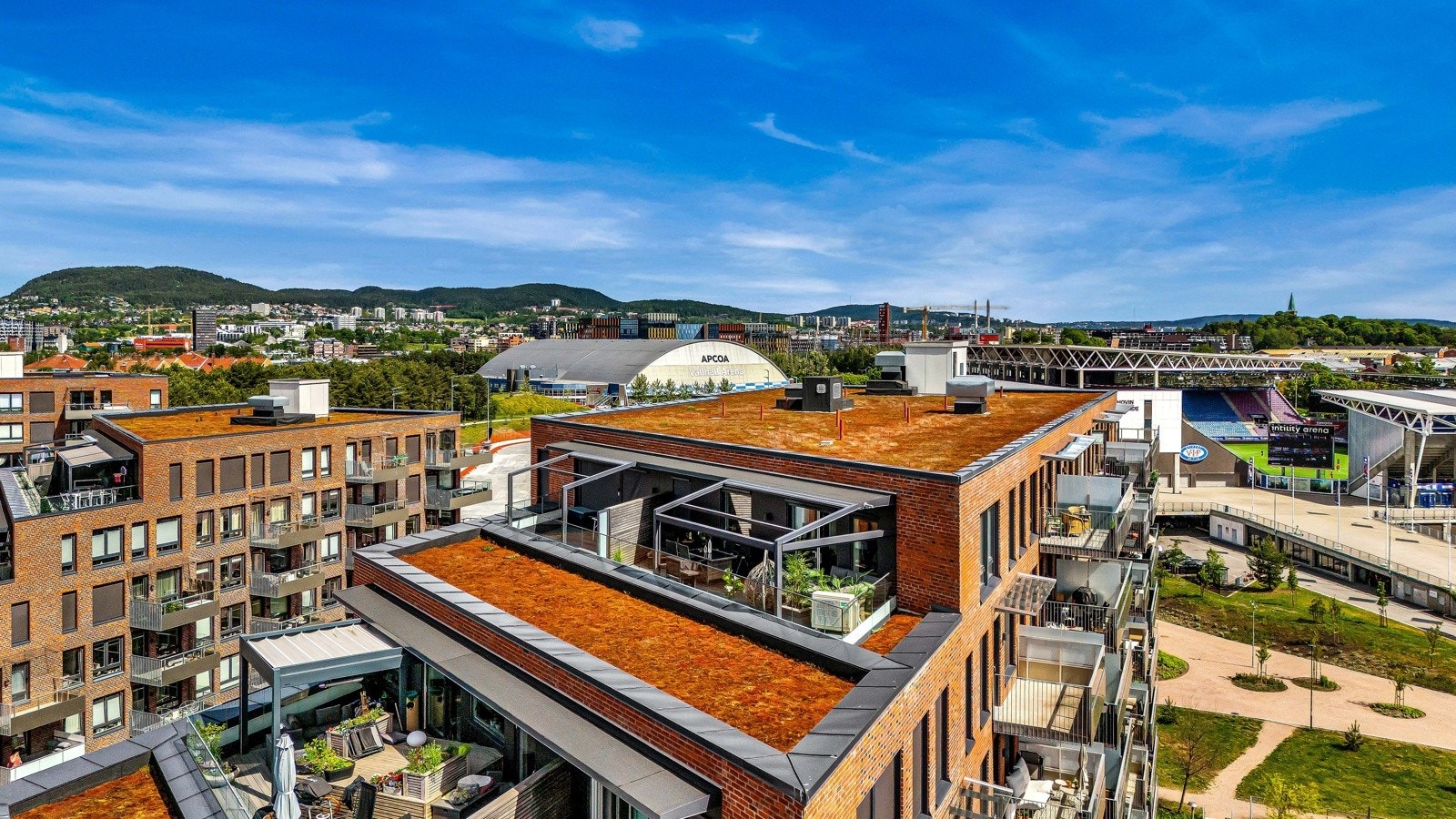 Takterrassen på 33 kvm er en sjelden perle ? sol, utsikt og privatliv i én pakke. Galleribilde