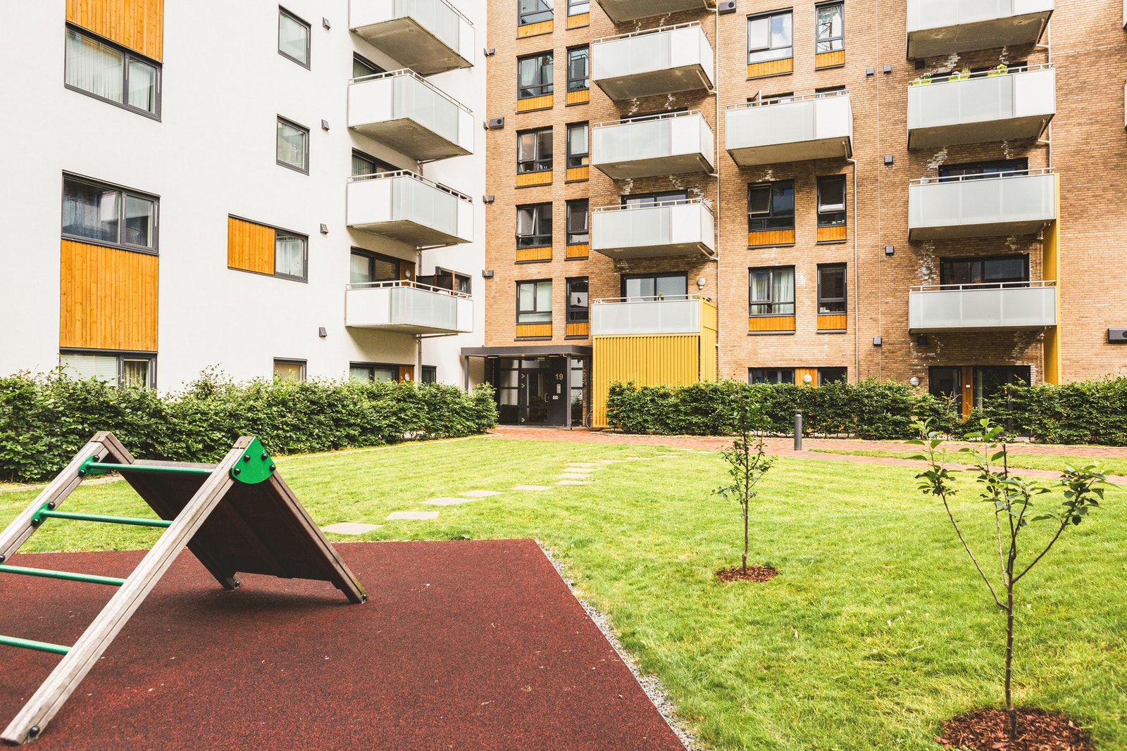 Felles grøntareal og lekeplass til disposisjon for beboerne. Galleribilde