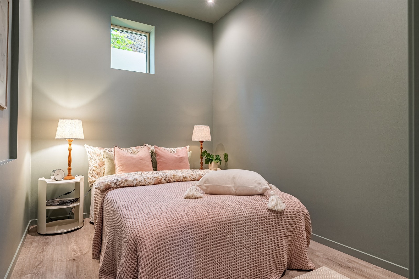 Sovealkoven måler 6,5 kvm og har god plass til seng og nattbord. Galleribilde