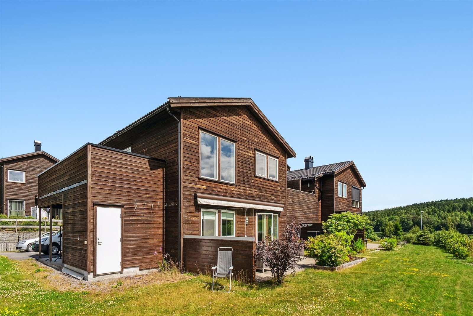 Boligen har en flott beliggenhet i landlige omgivelser med kort kjøreavstand til Sandefjord og Andebu! Galleribilde