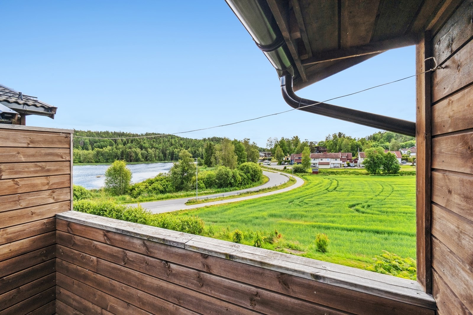 Fra balkongen på østsiden av bygget har en nydelig utsikt mot Gallisvannet! Galleribilde