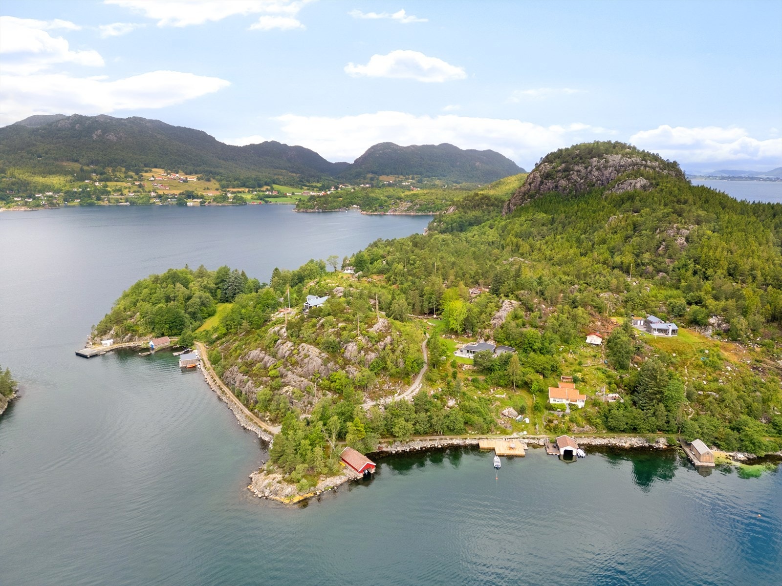 Ådnøy byr på flere flotte turmuligheter og langs Bygdeveien og opp til "Ådnøyfjellet" Galleribilde